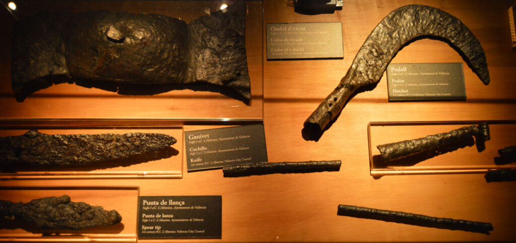 Museo de la almoina. armas empeadas en la La destrucción de Valentia del 75 a.C.